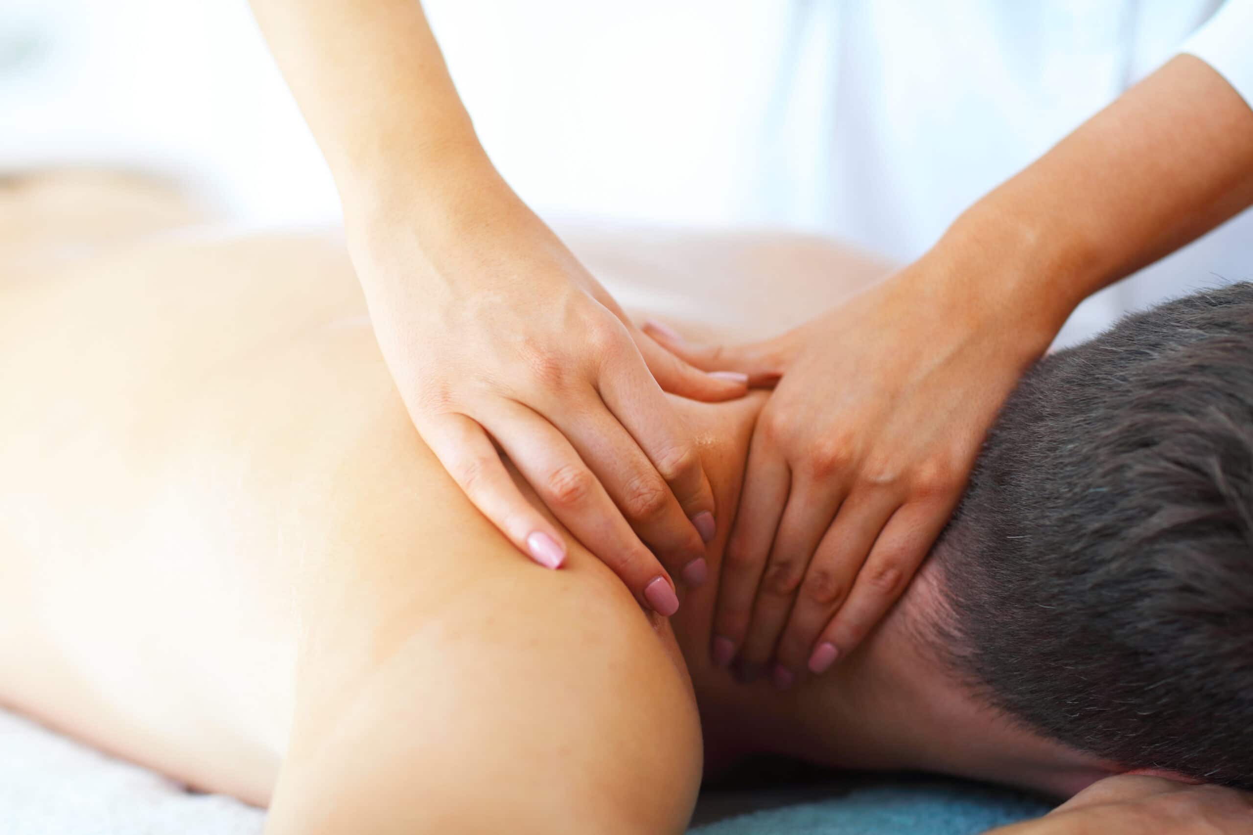 Prävensana. - Fachbereich: Modul 54, Massage 4: Vertiefung bei Rücken- und Nackenbeschwerden